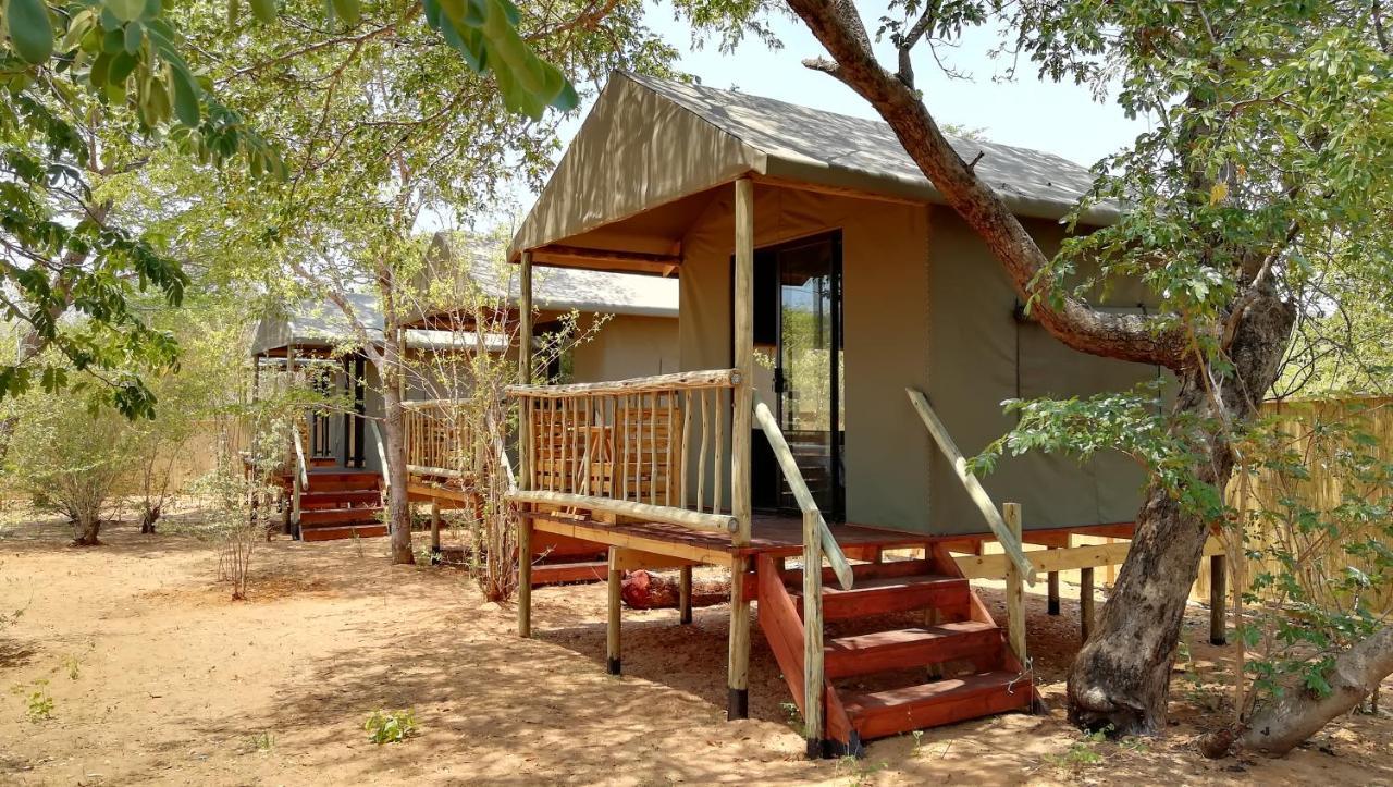 Elephant Trail Guesthouse And Backpackers Kasane Kültér fotó