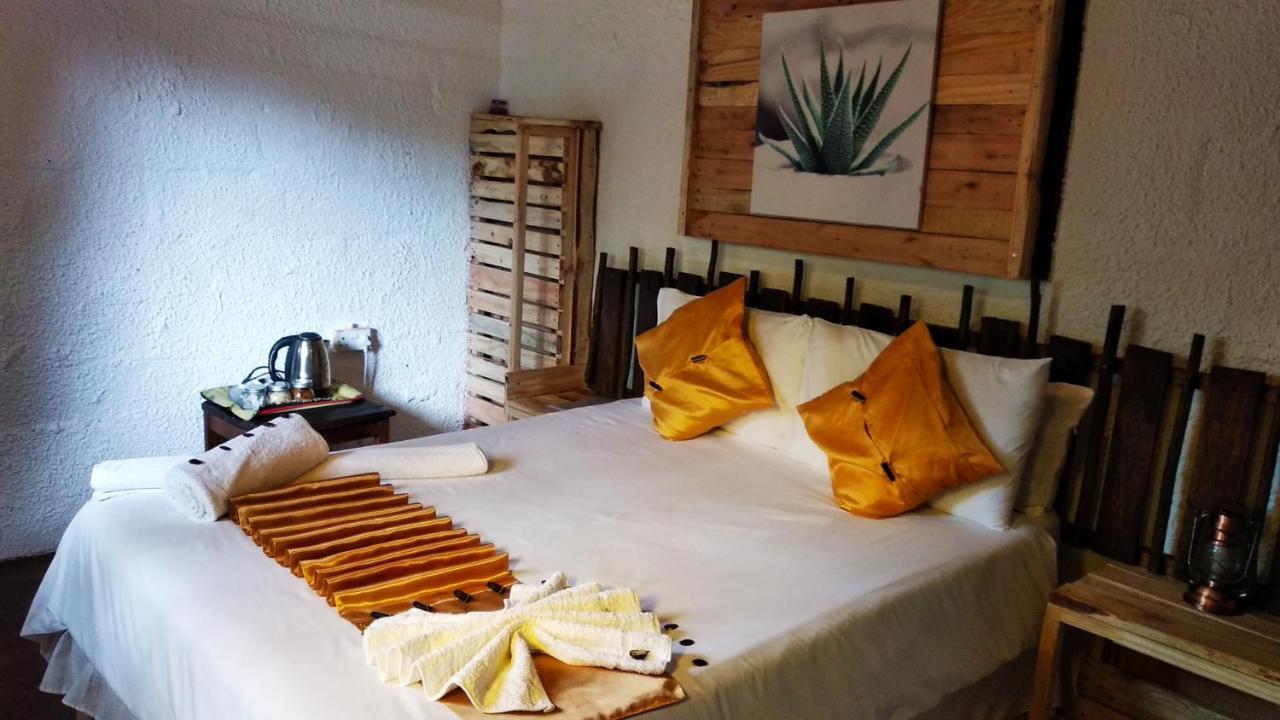 Elephant Trail Guesthouse And Backpackers Kasane Szoba fotó