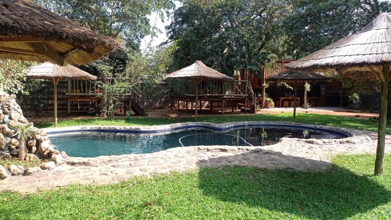 Elephant Trail Guesthouse And Backpackers Kasane Kültér fotó