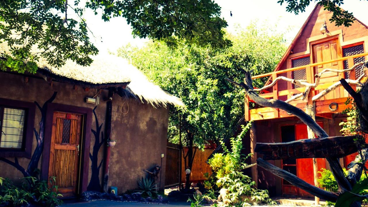 Elephant Trail Guesthouse And Backpackers Kasane Szoba fotó