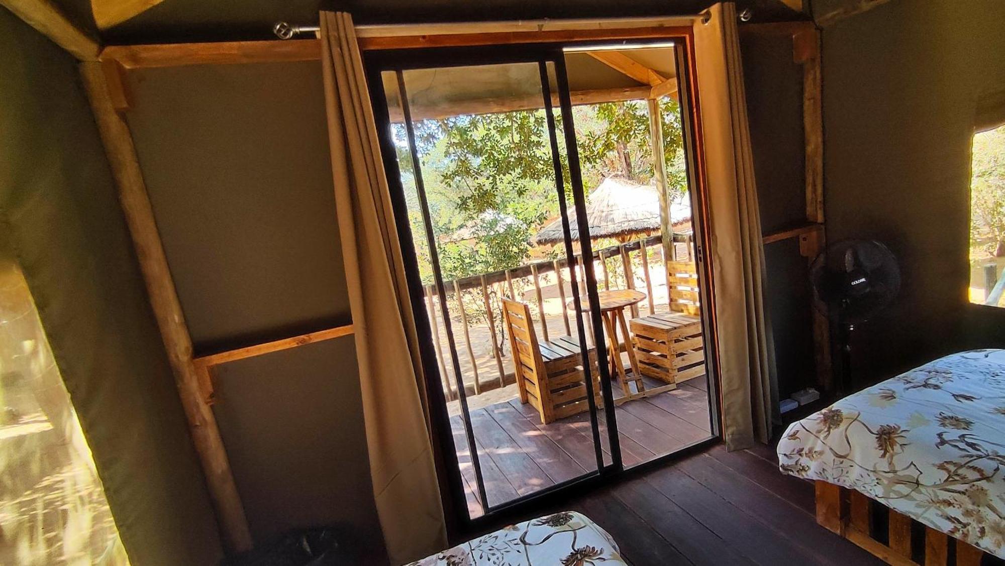 Elephant Trail Guesthouse And Backpackers Kasane Szoba fotó