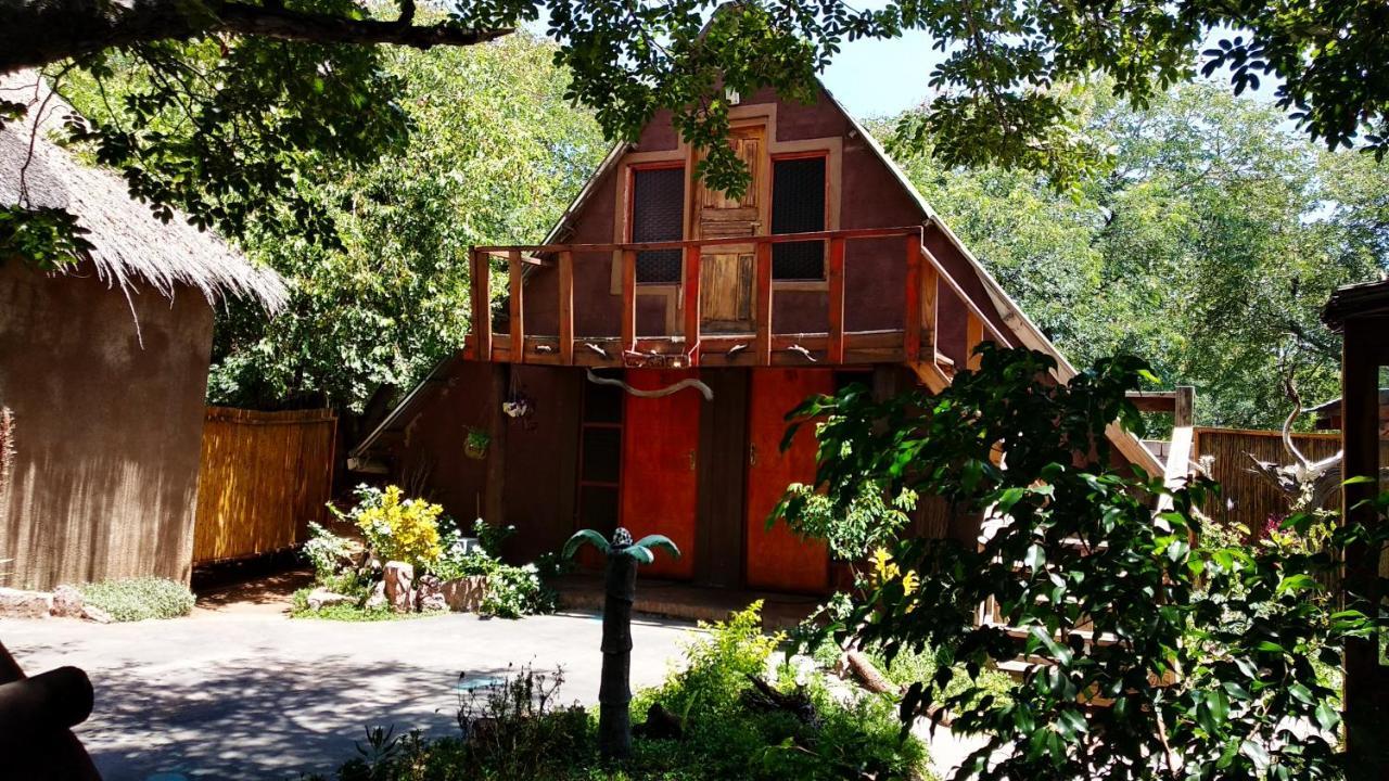 Elephant Trail Guesthouse And Backpackers Kasane Kültér fotó