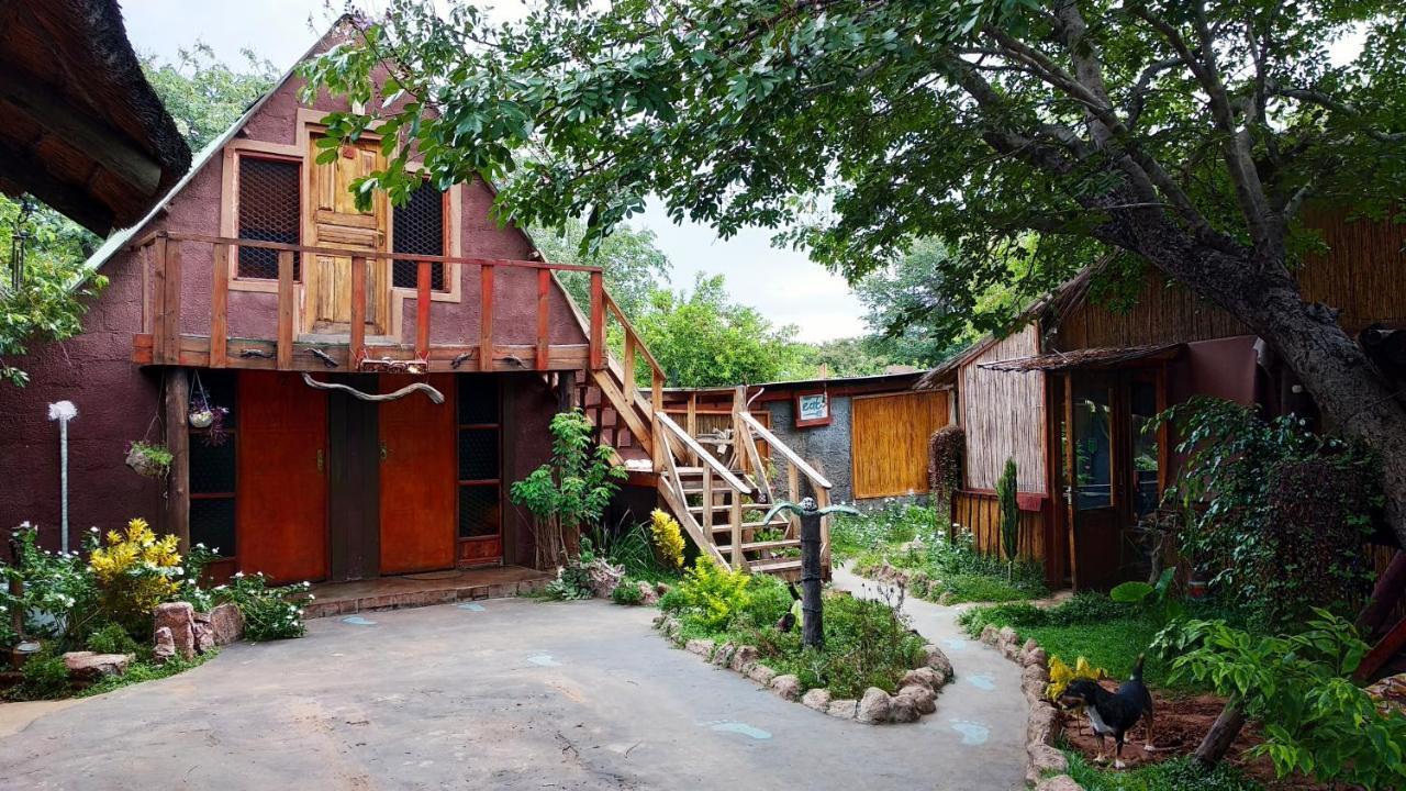 Elephant Trail Guesthouse And Backpackers Kasane Kültér fotó