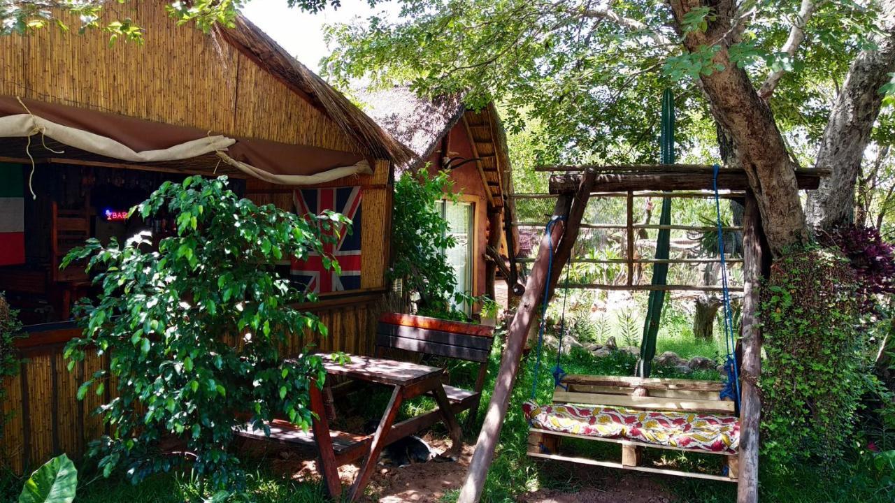 Elephant Trail Guesthouse And Backpackers Kasane Kültér fotó